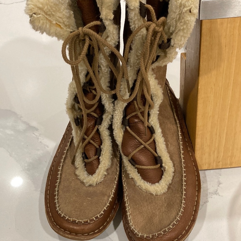 Hush puppies Leather and suede winter fleece lined boots. Size 10.